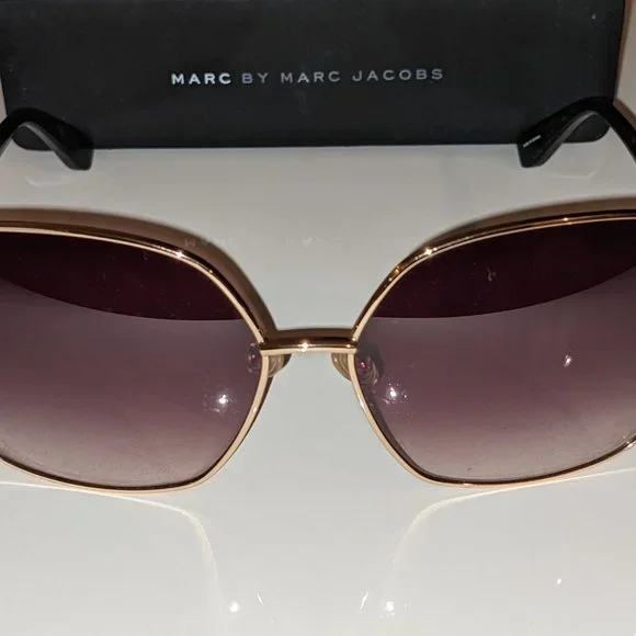 Marc Jacobs Sunglasses - Picture 4 of 6